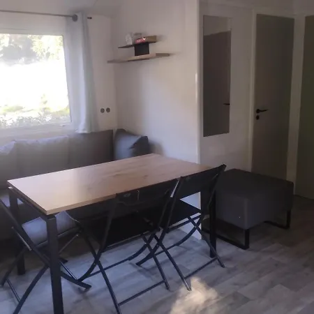 אתר קמפינג Les Eaux Vives *