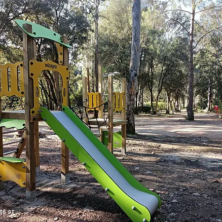 Kemping Les Eaux Vives *