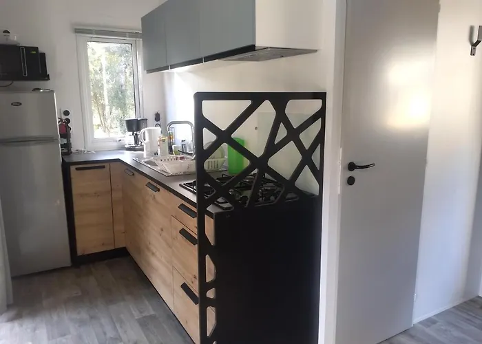 Camping Les Eaux Vives *