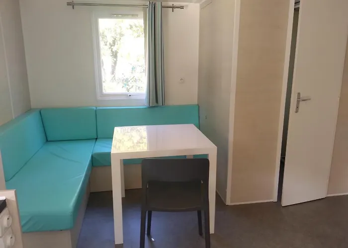 Les Eaux Vives Parque de Campismo *