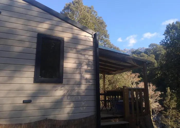 Camping Les Eaux Vives *